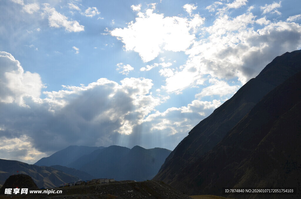 山间云海 阳光穿透美景