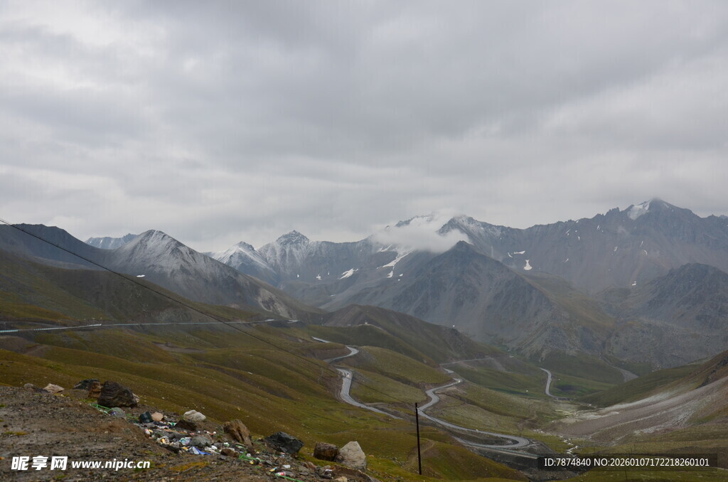 山间蜿蜒公路 壮美山景