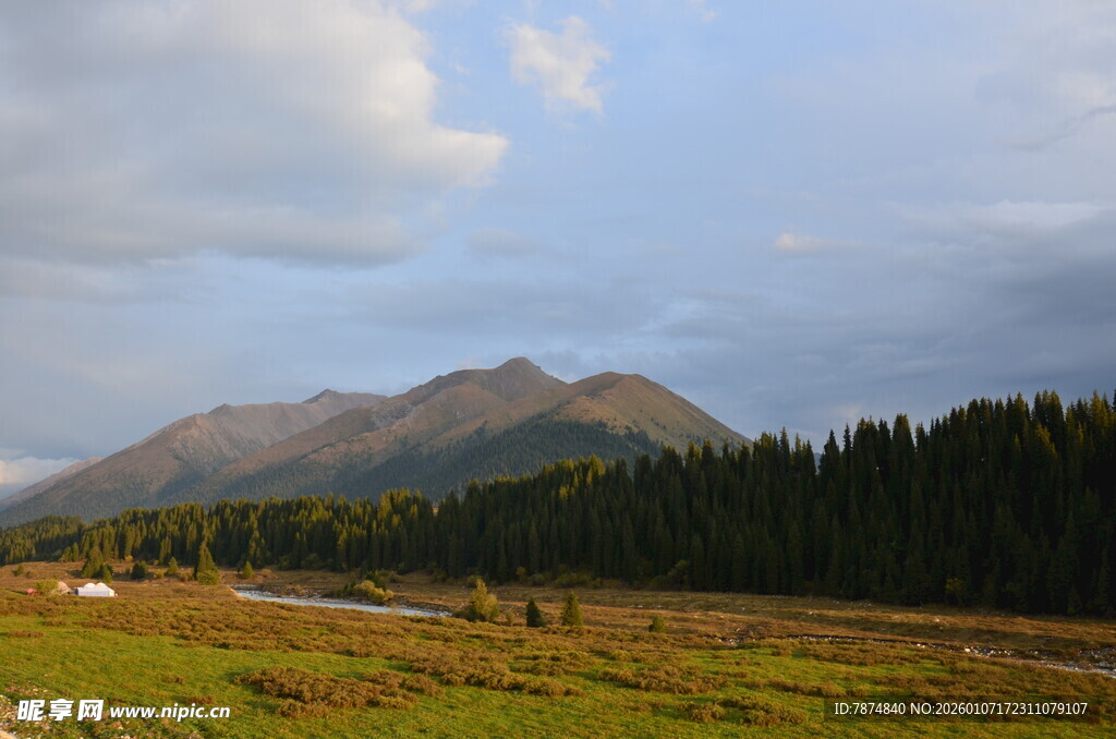 山间绿野 静谧自然风光