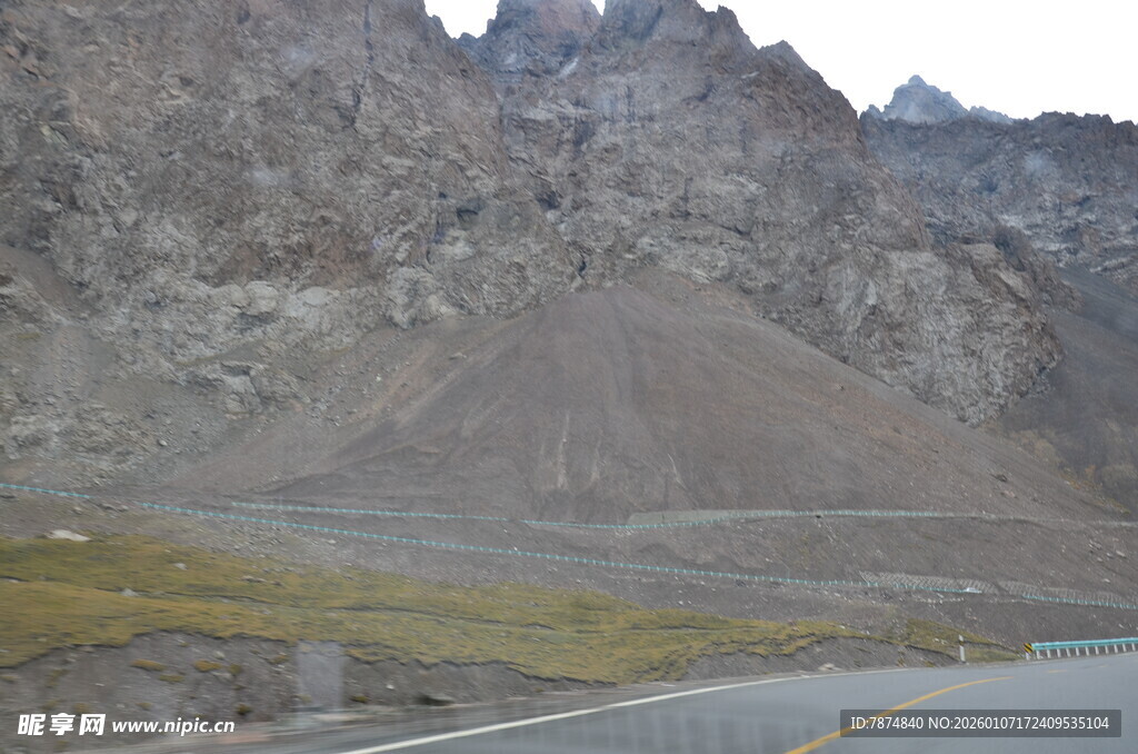 山间公路 领略自然之美
