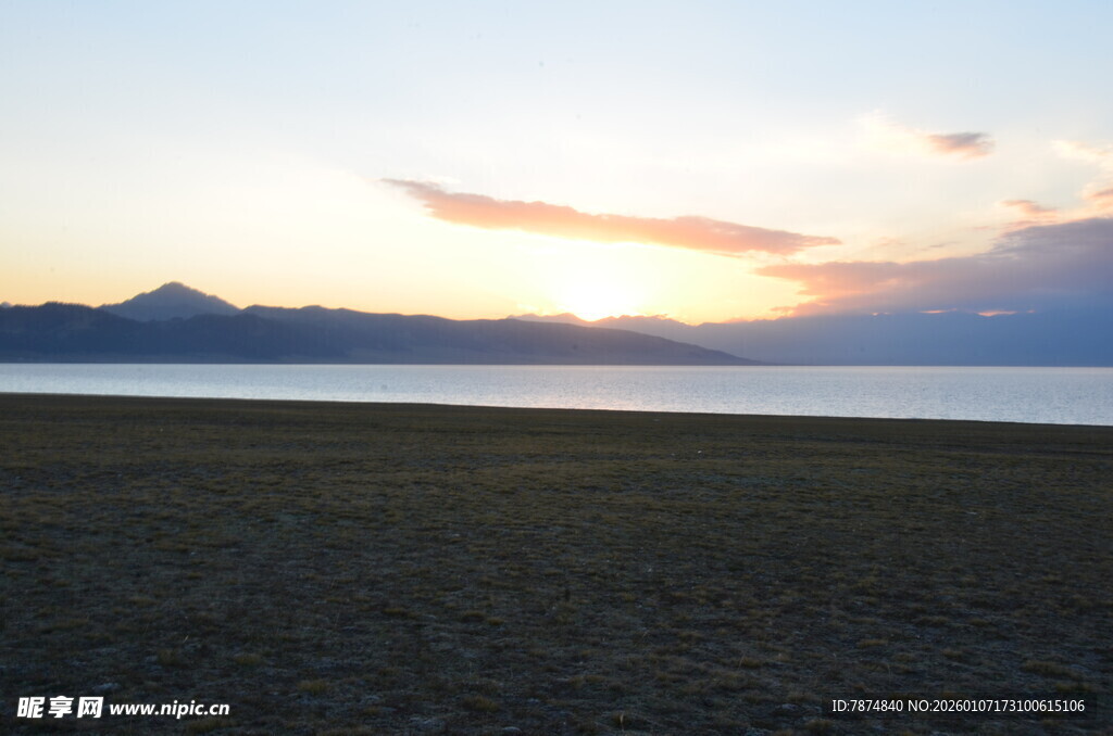 湖畔日落美景