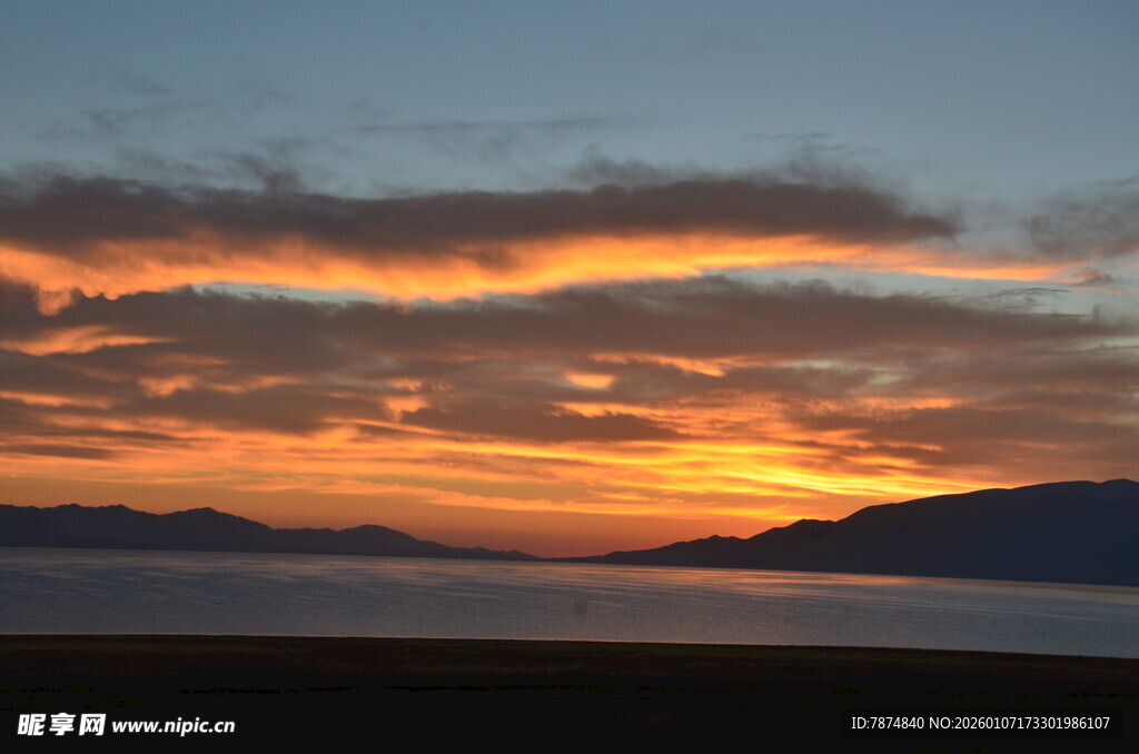 壮丽日出云海景观