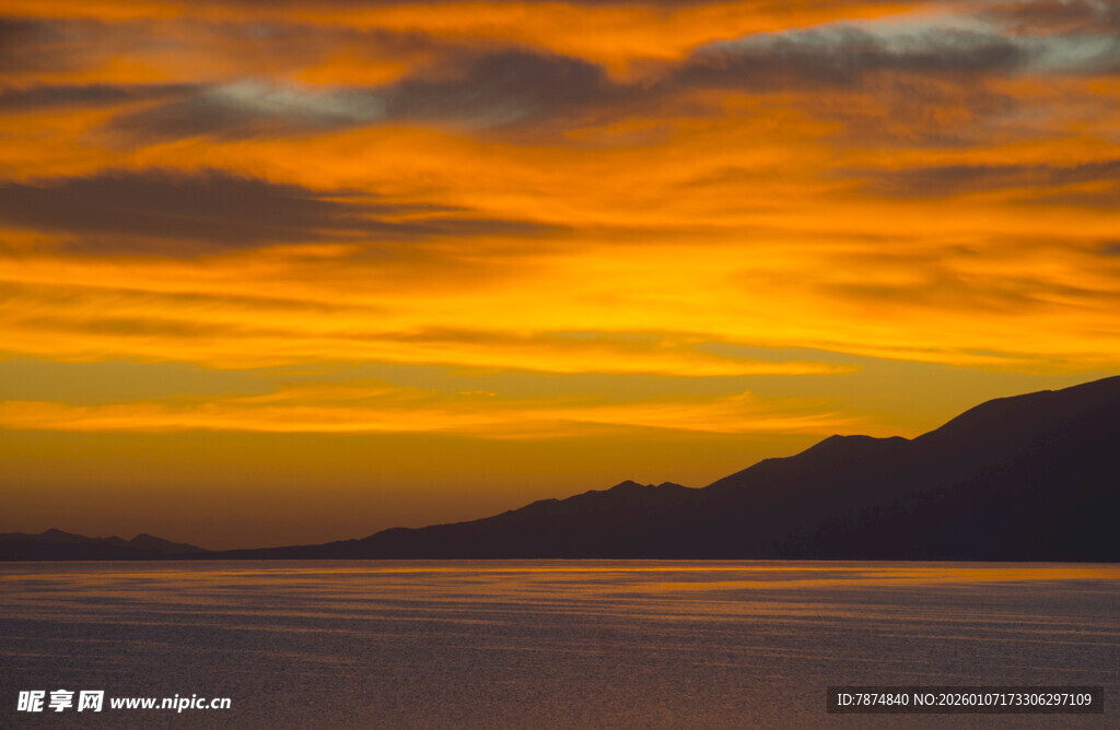 壮丽海上日出霞光美景