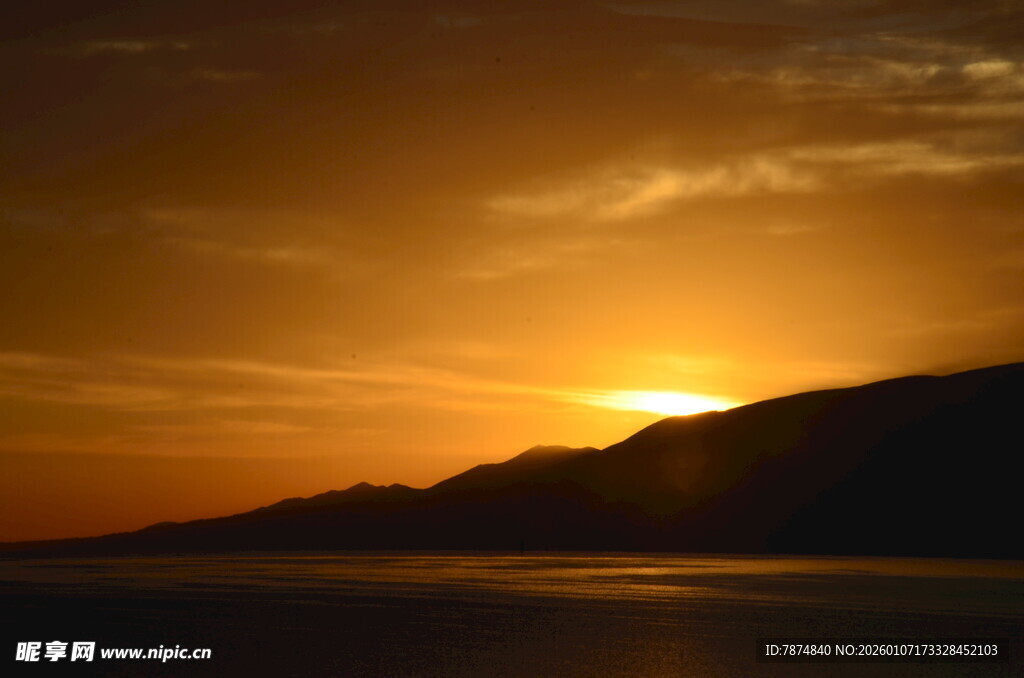 夕阳下的山海美景