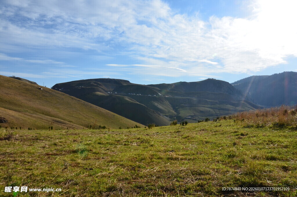 山间草地的壮丽风光