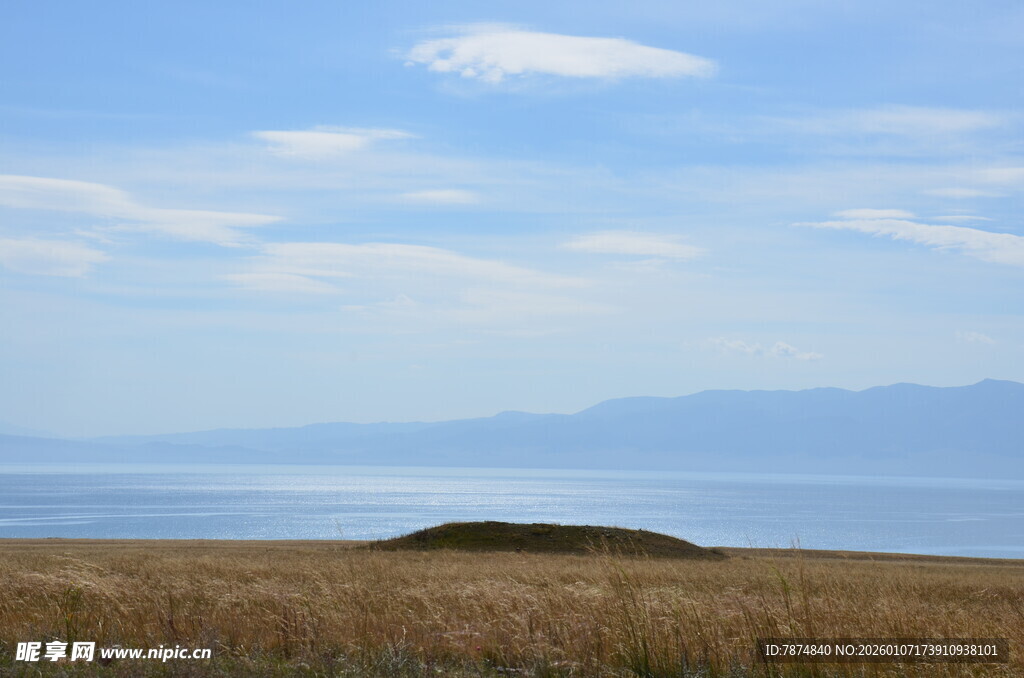 草原湖畔风光
