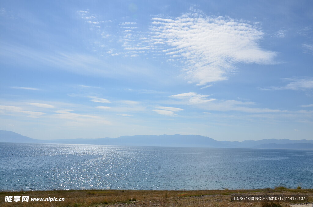 蓝天碧海的美丽自然景观