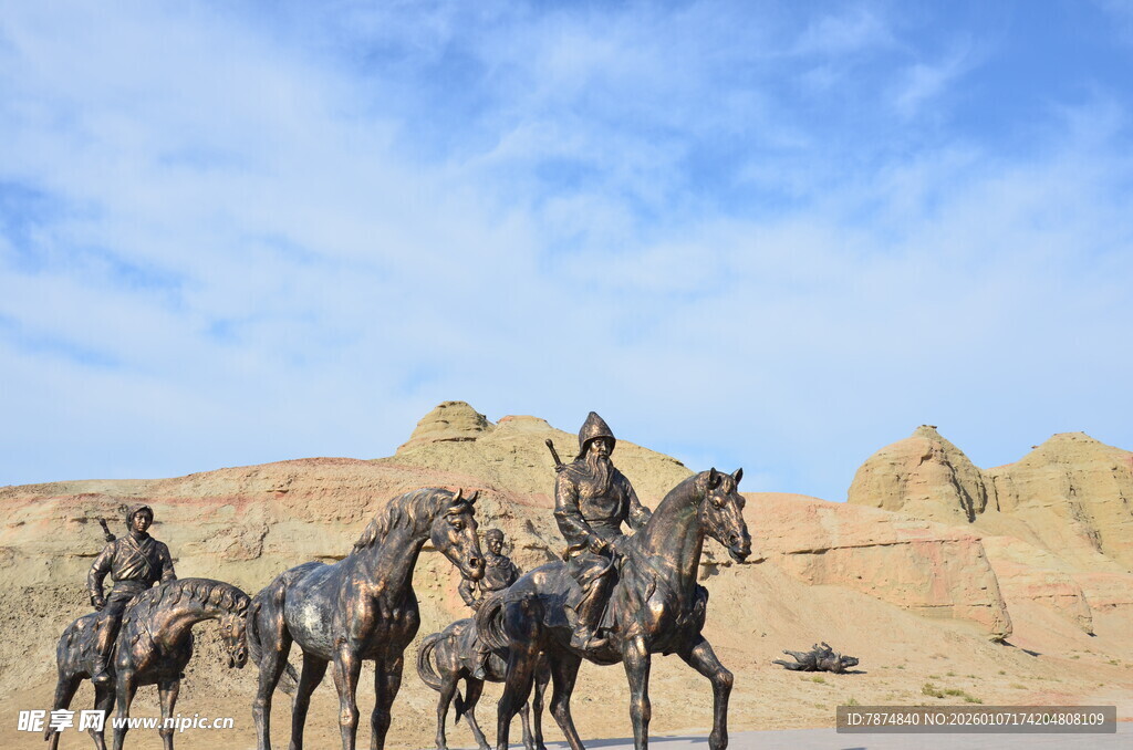 草原骑马雕像 尽显豪迈