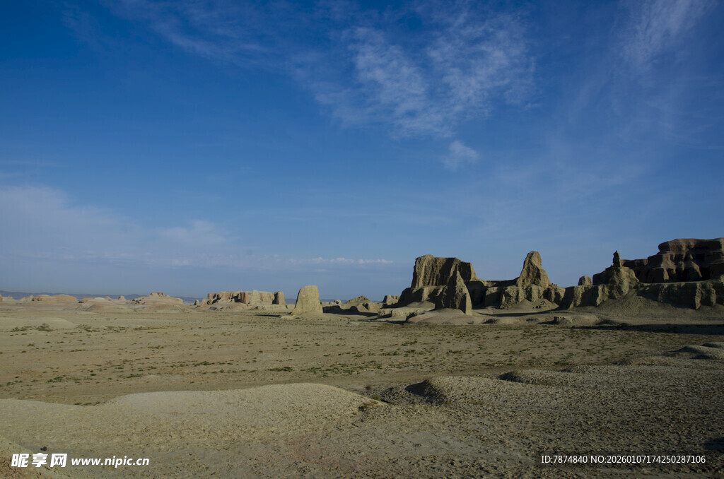 沙漠中的独特地貌景观