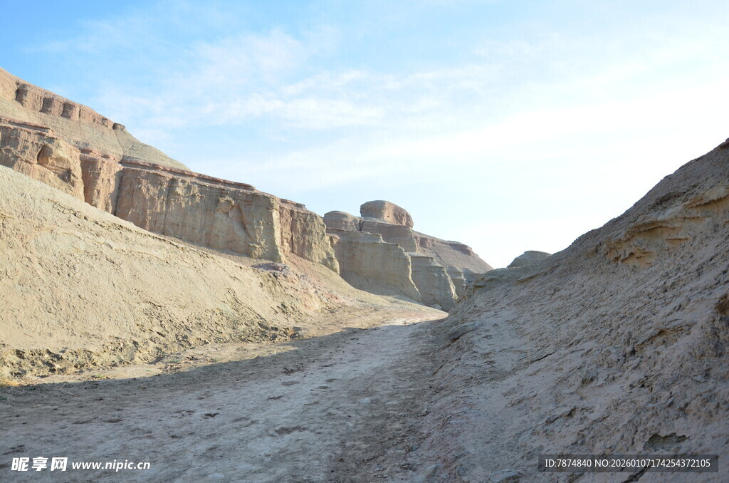荒凉峡谷地貌景观