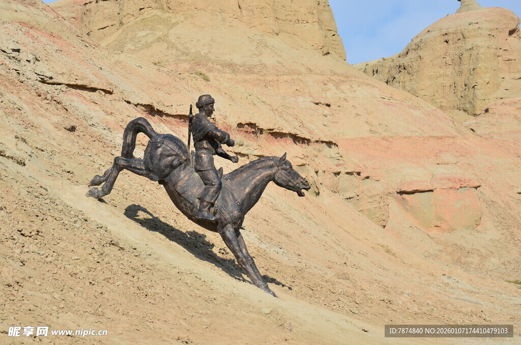 沙漠中策马奔腾的骑手