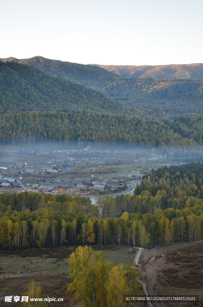 秋日山谷风光美景