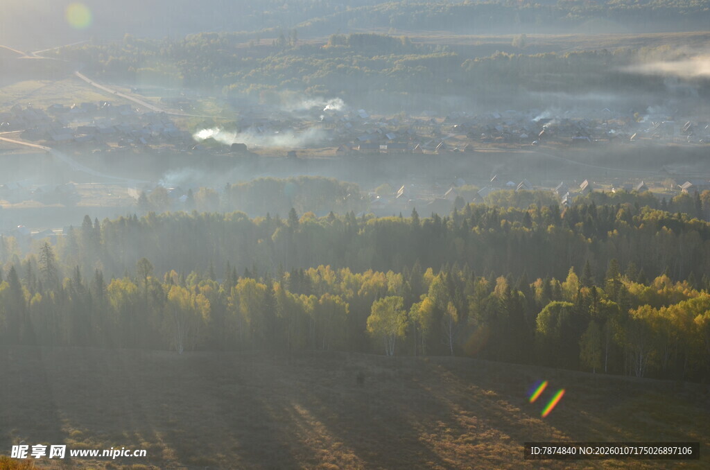 秋日山林晨雾景观