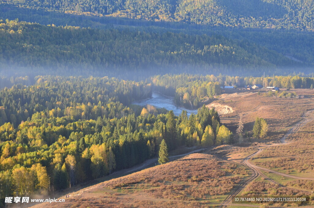 秋日山林河谷美丽风光