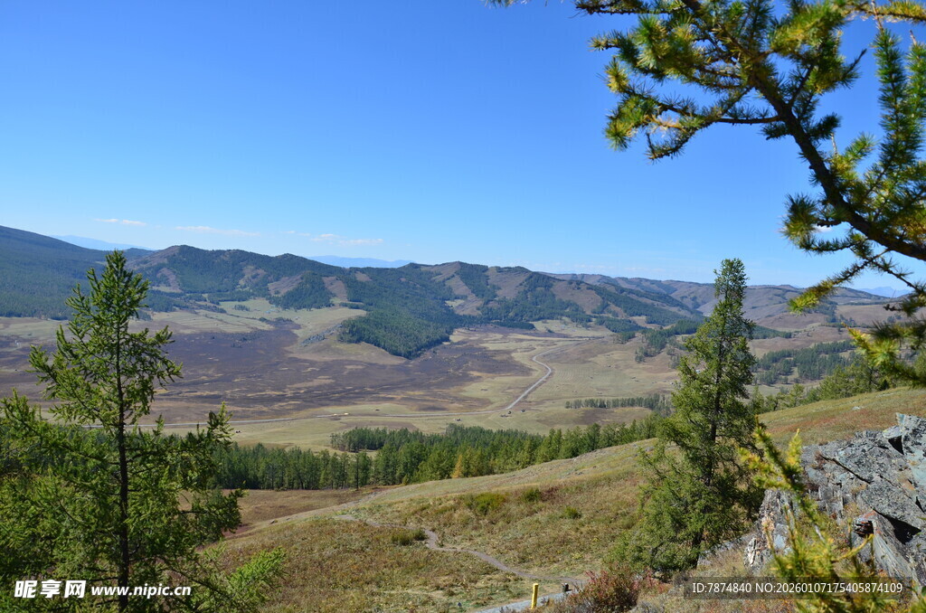 山间美景 绿意盎然的风光