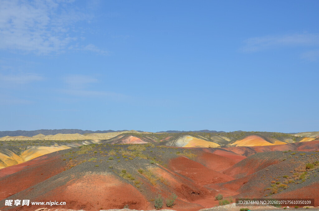 七彩斑斓的壮丽山丘景观