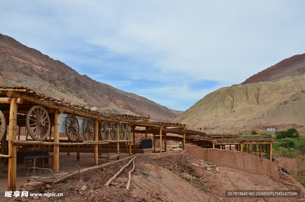 山间木质栈道景观