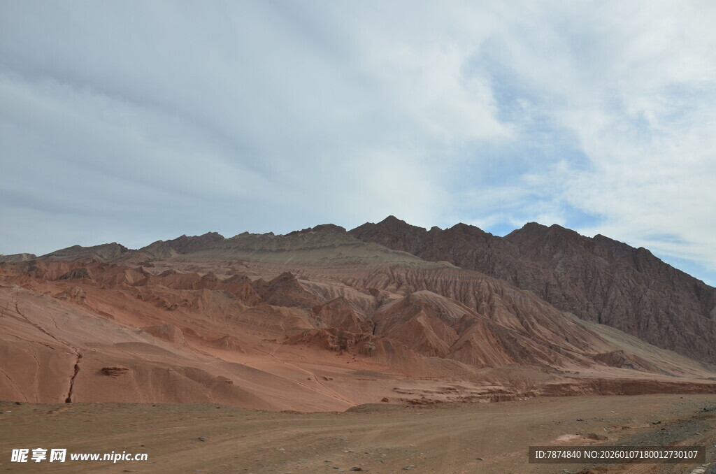 壮丽红土山丘景观