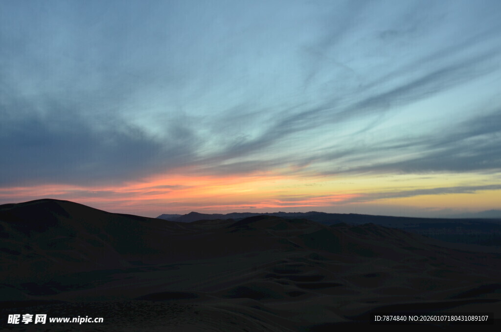 黄昏时分的壮丽天空景观