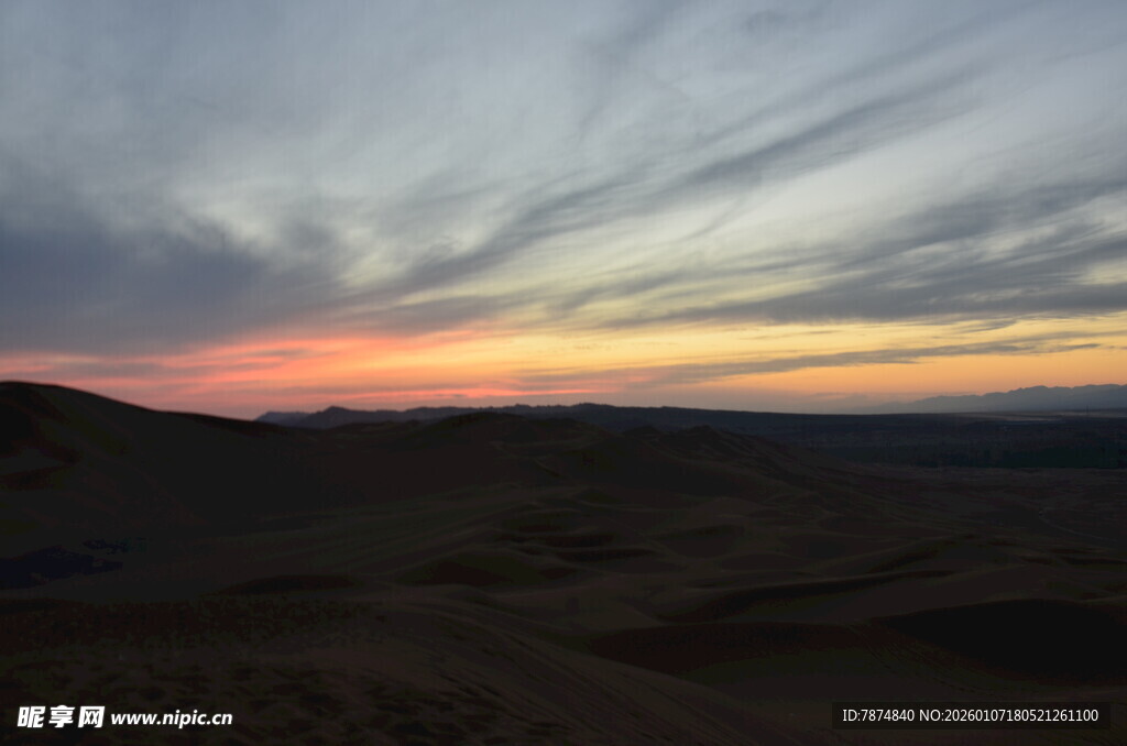 黄昏时分的壮丽旷野景观