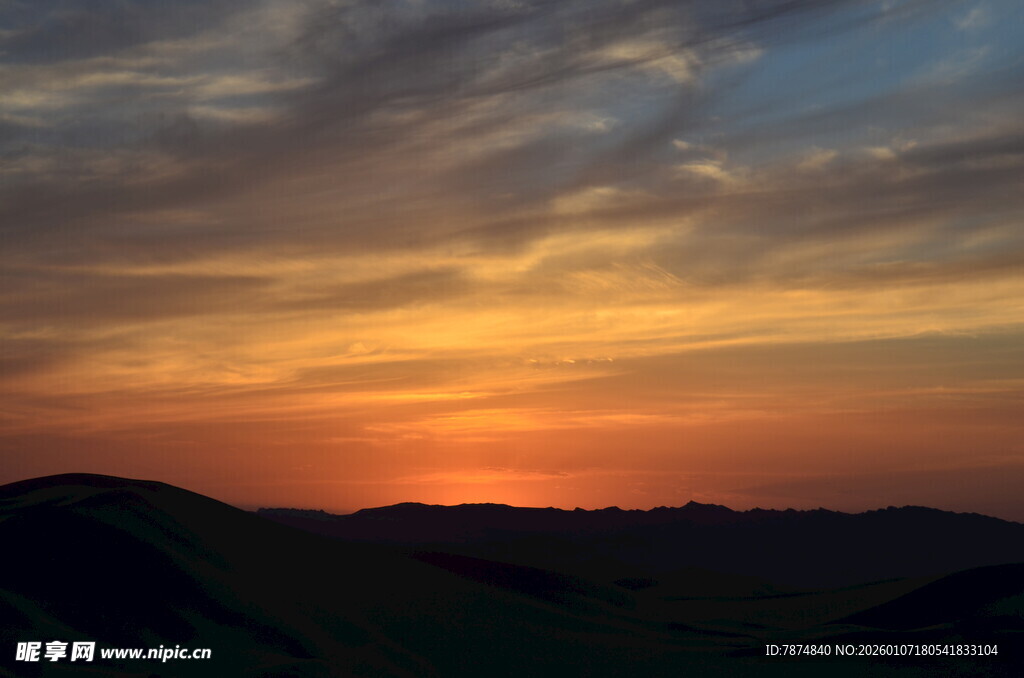 沙漠壮丽日落景观