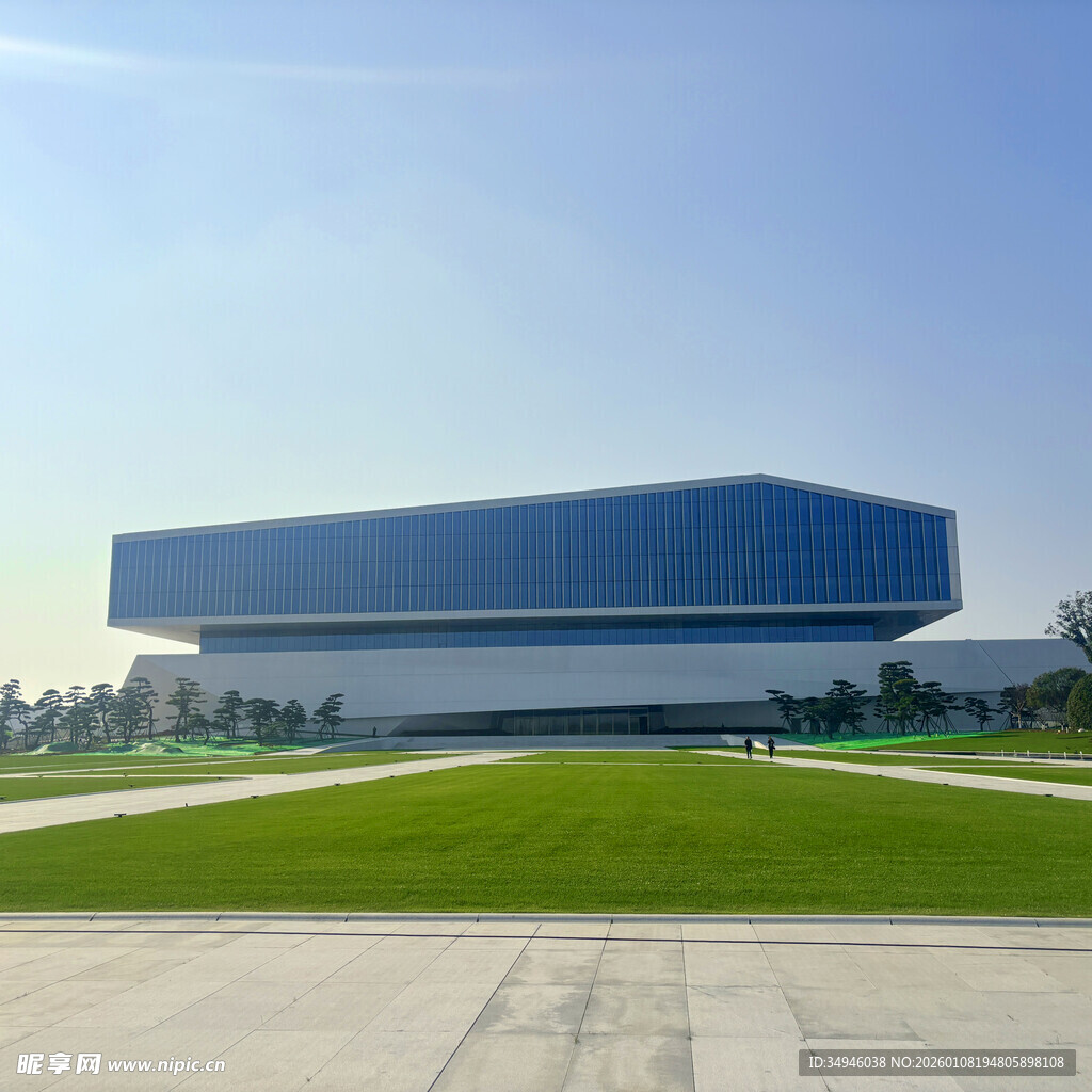 现代简约风格的大型建筑