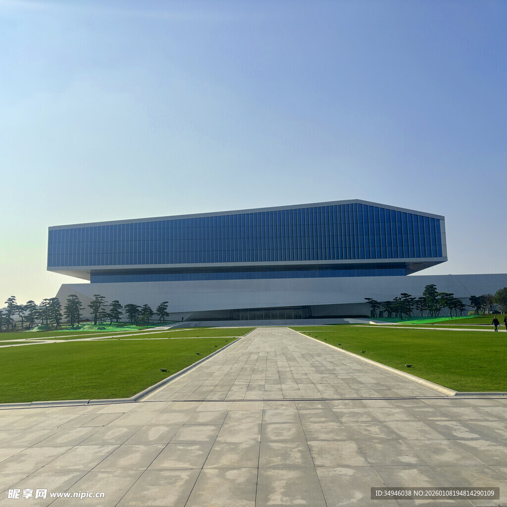 现代风格大型建筑外观