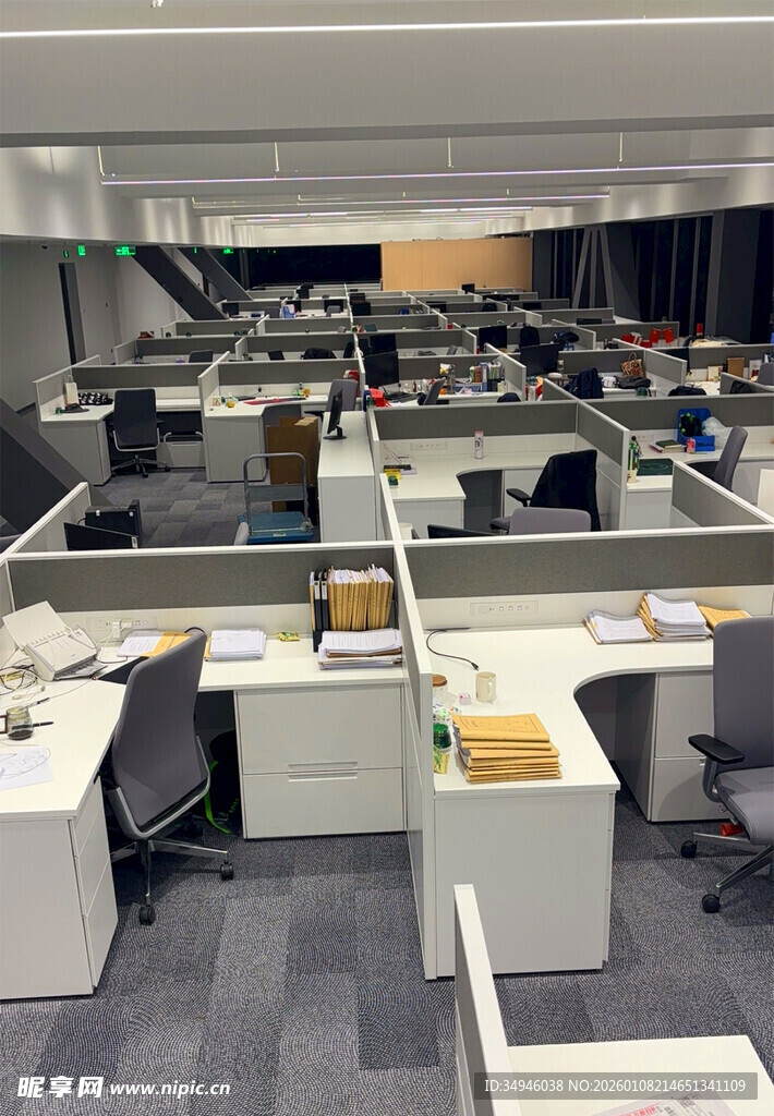 办公区域的开放式工位