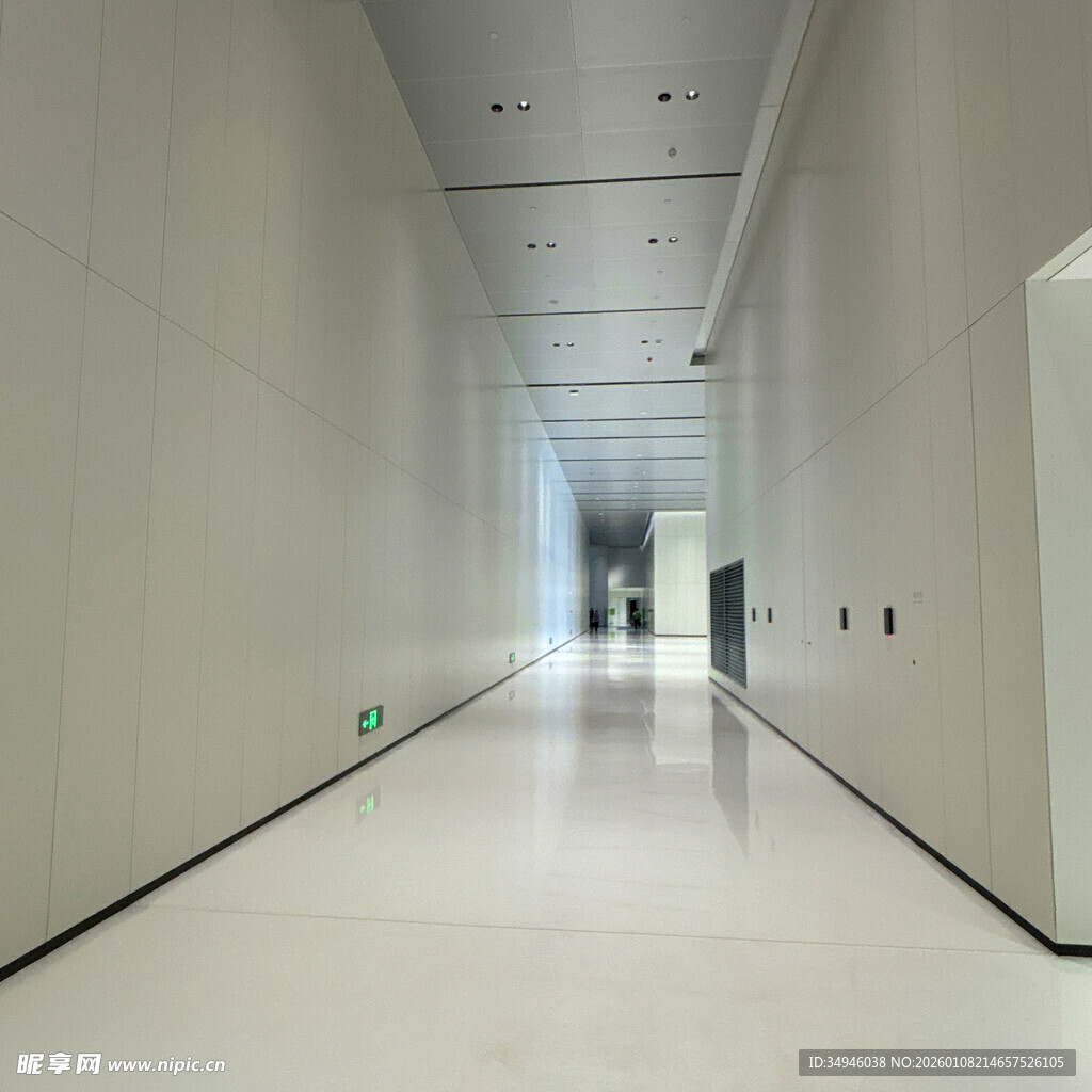 现代简约风格的空旷走廊