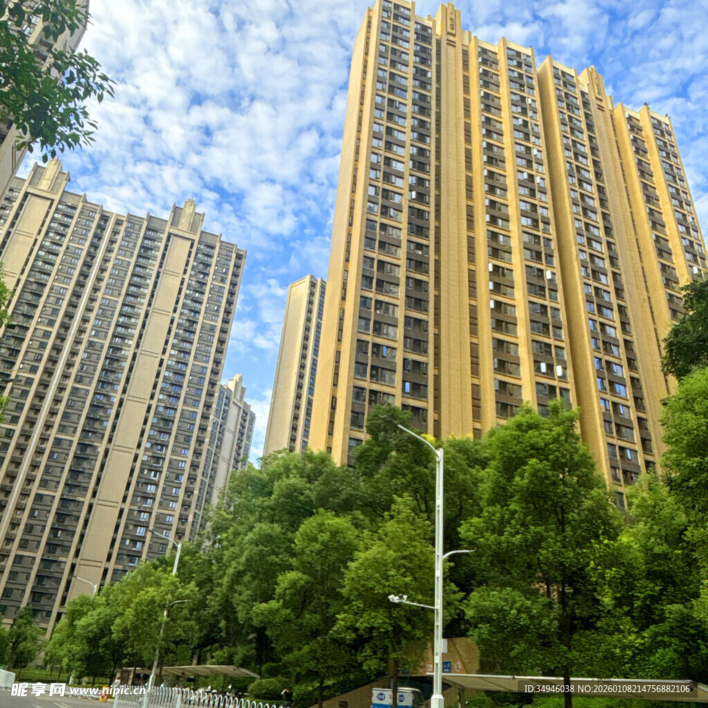 城市林立的高层居民住宅楼