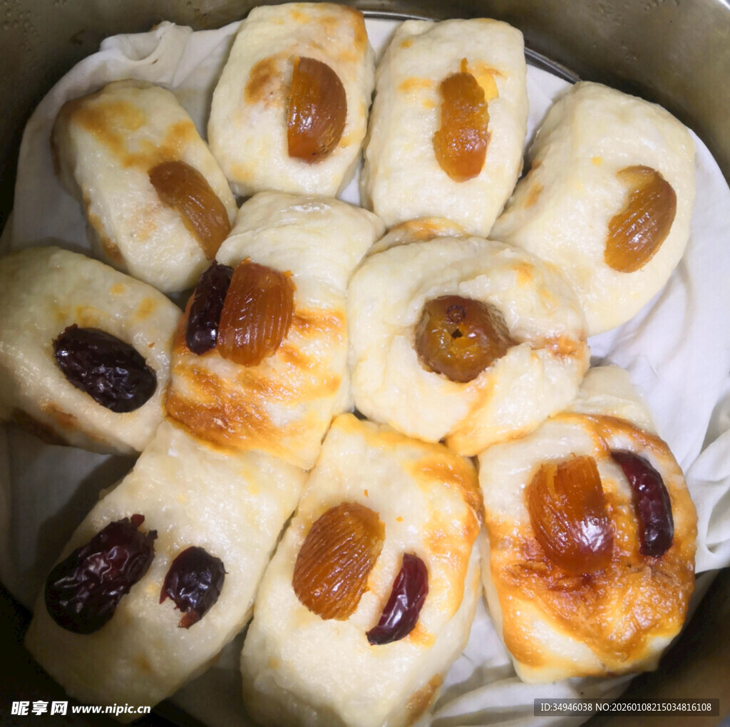 红枣点缀的美味开花馒头