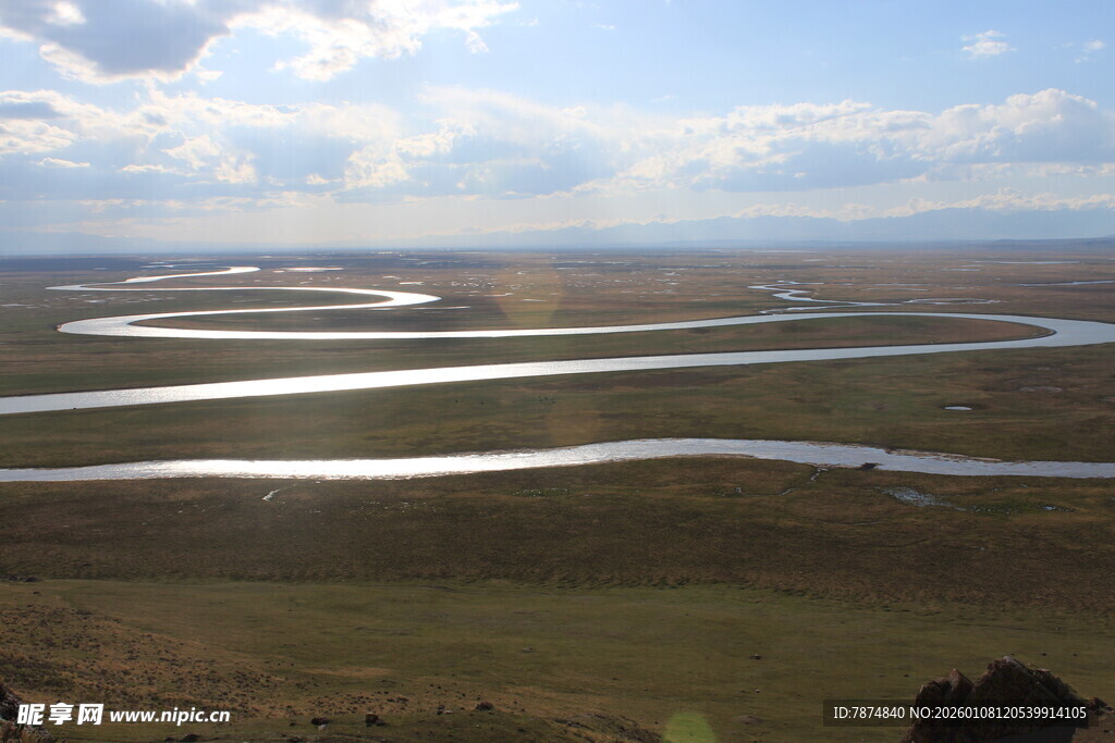 草原蜿蜒河流壮美风光