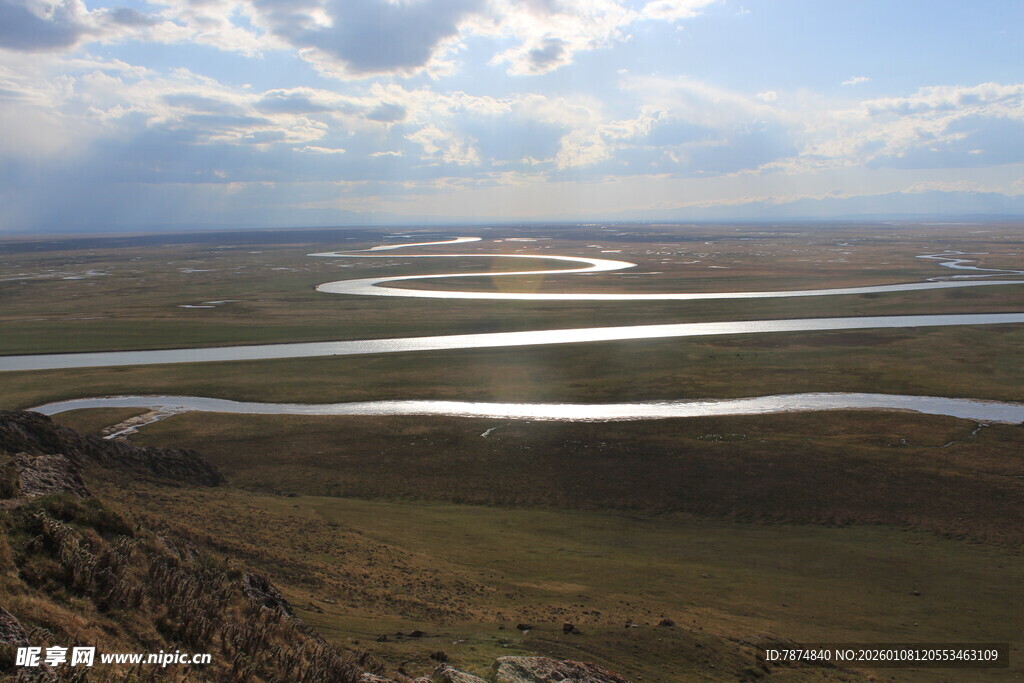 草原蜿蜒河流壮美风光