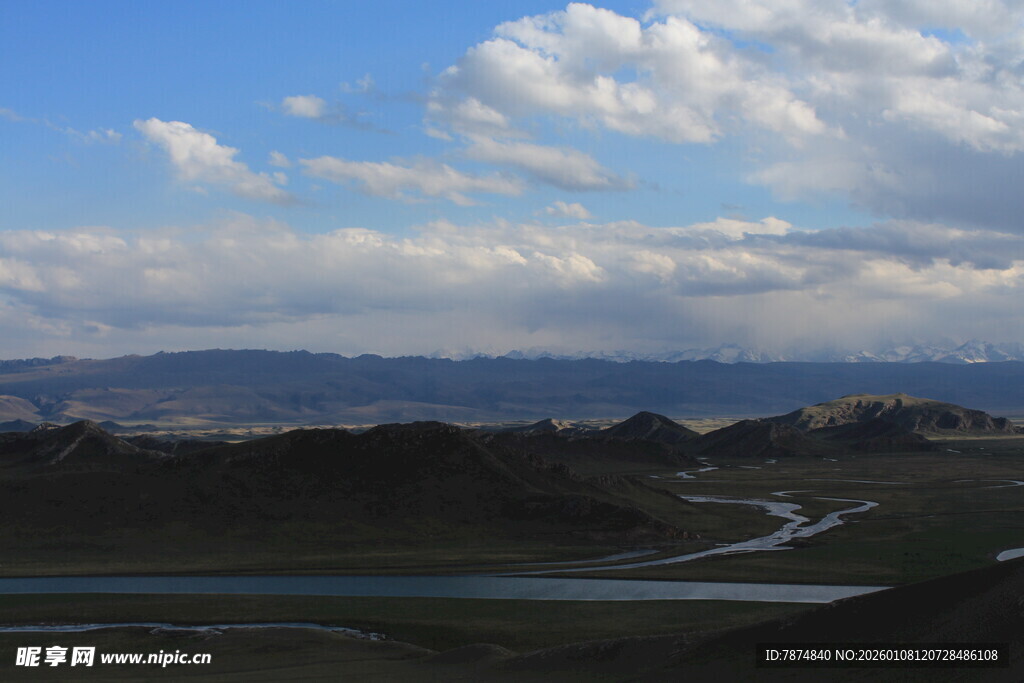 山间公路 蓝天白云美景