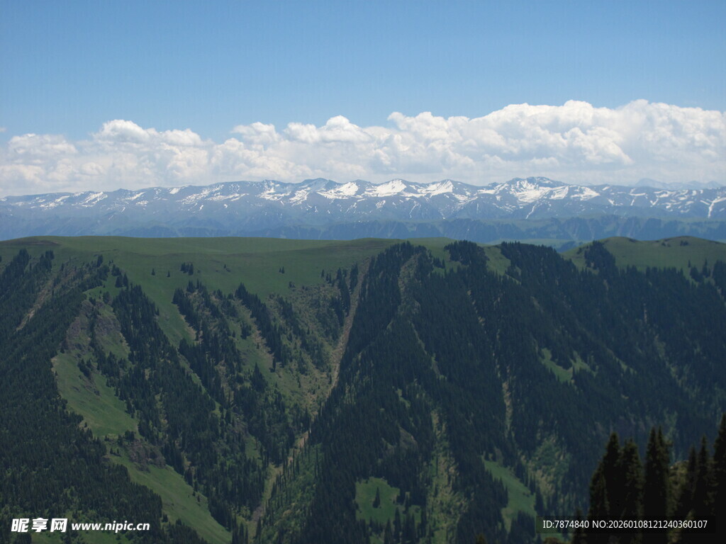 壮丽山景 云端下的翠绿山峦
