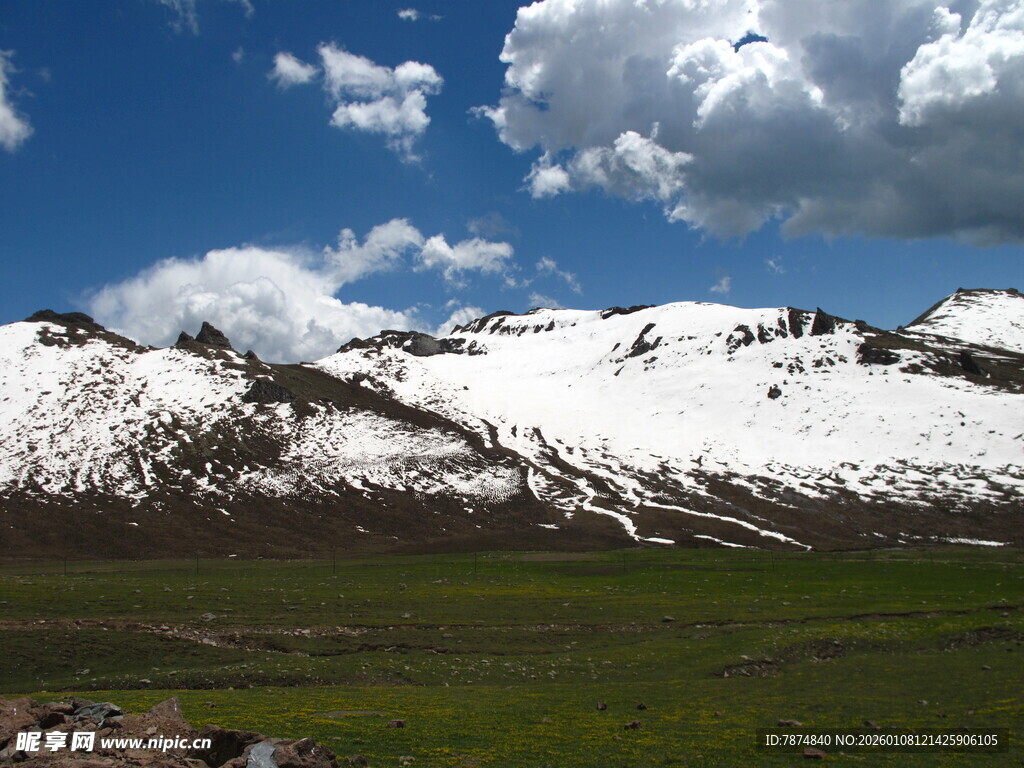 雪山草原美景