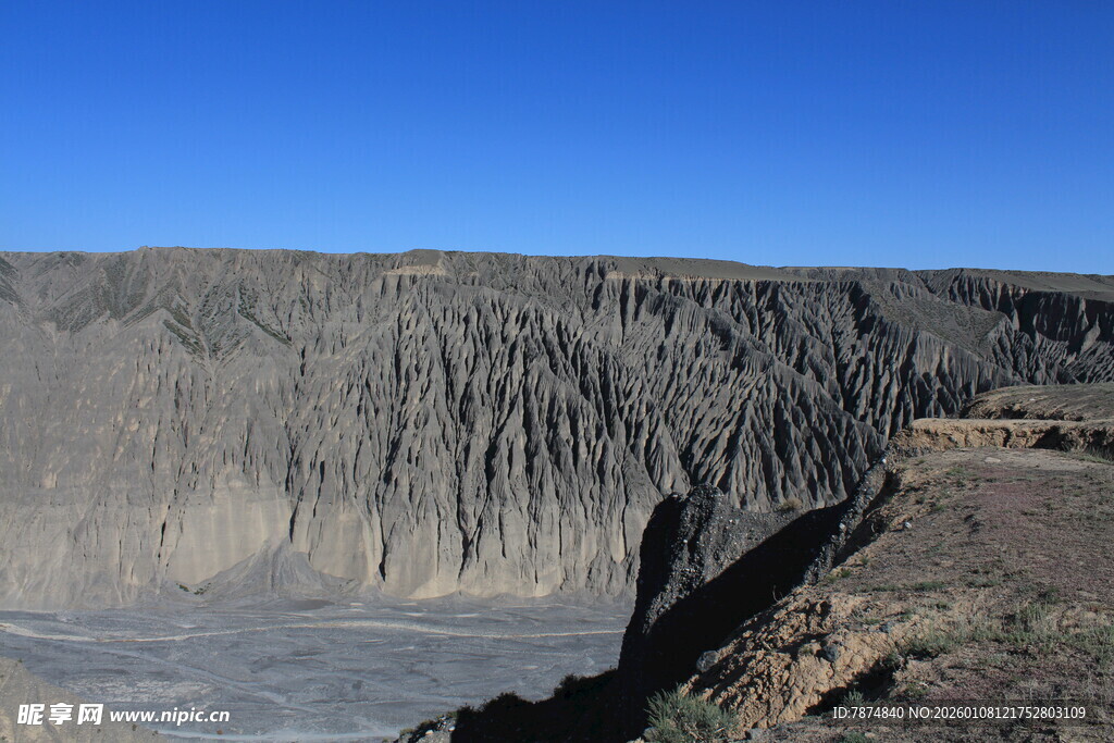 壮丽火山口景观
