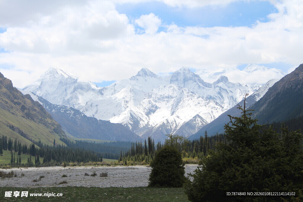 雪山湖泊壮丽自然风光