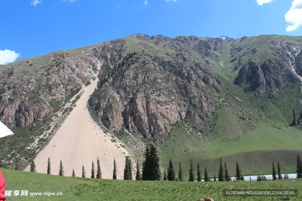 山间美景 沙坡绿树蓝天