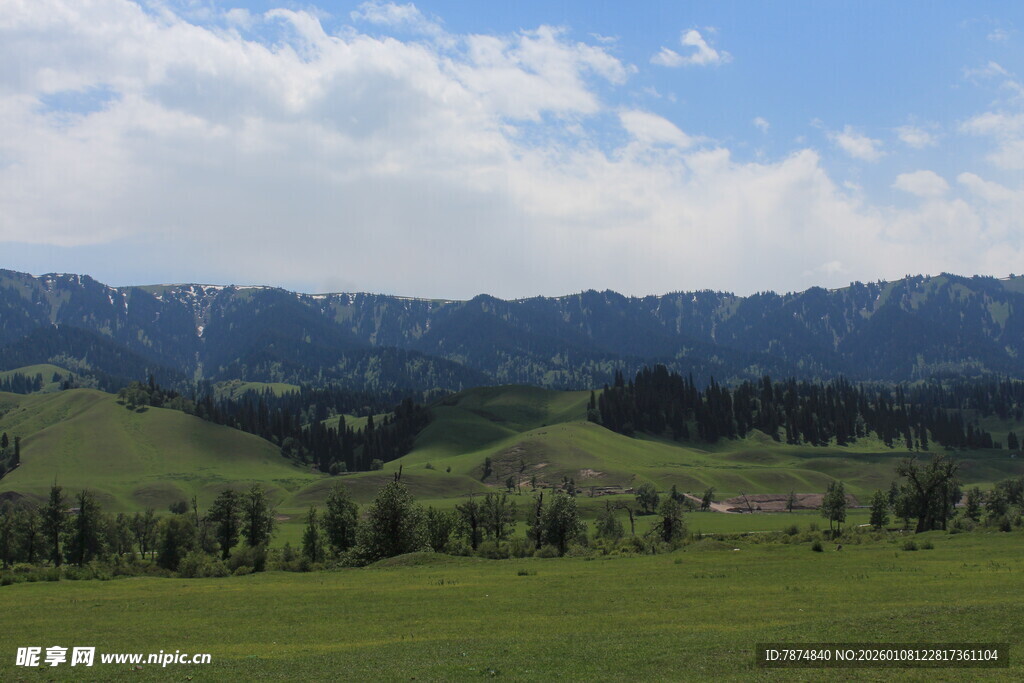 草原青山蓝天白云美景