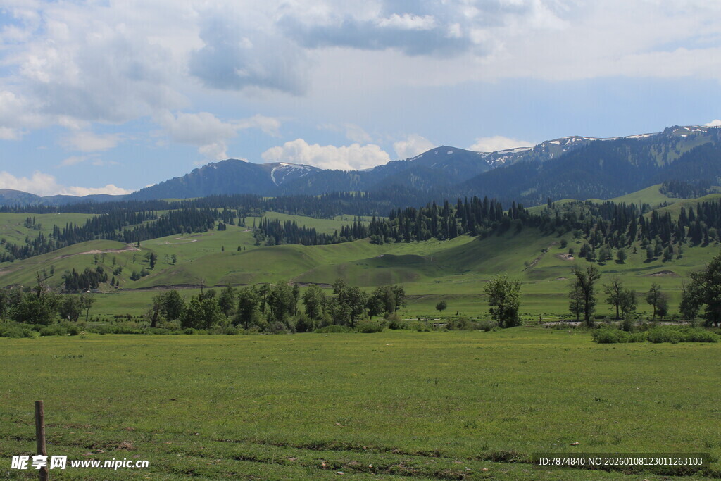草原山峦风景图