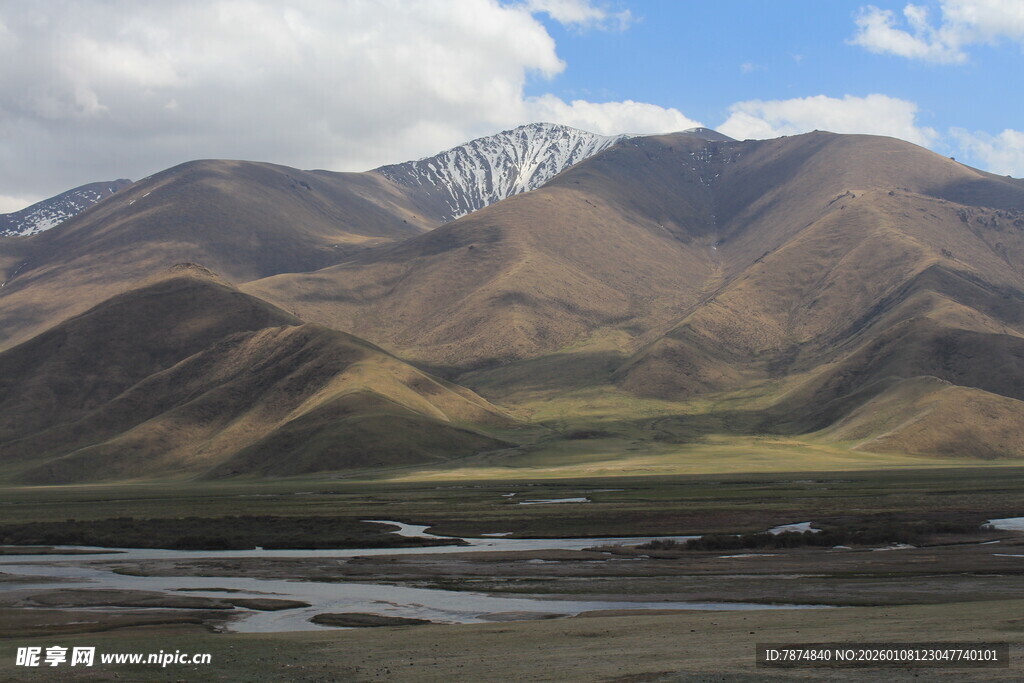 壮丽高原山脉风光