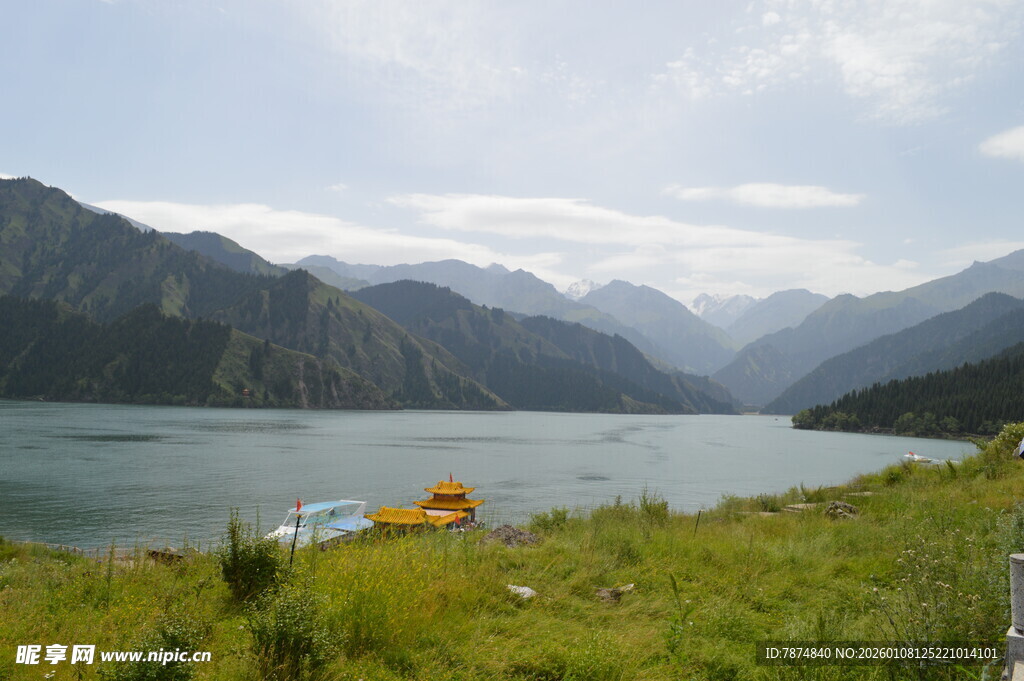 湖畔山野风光美景