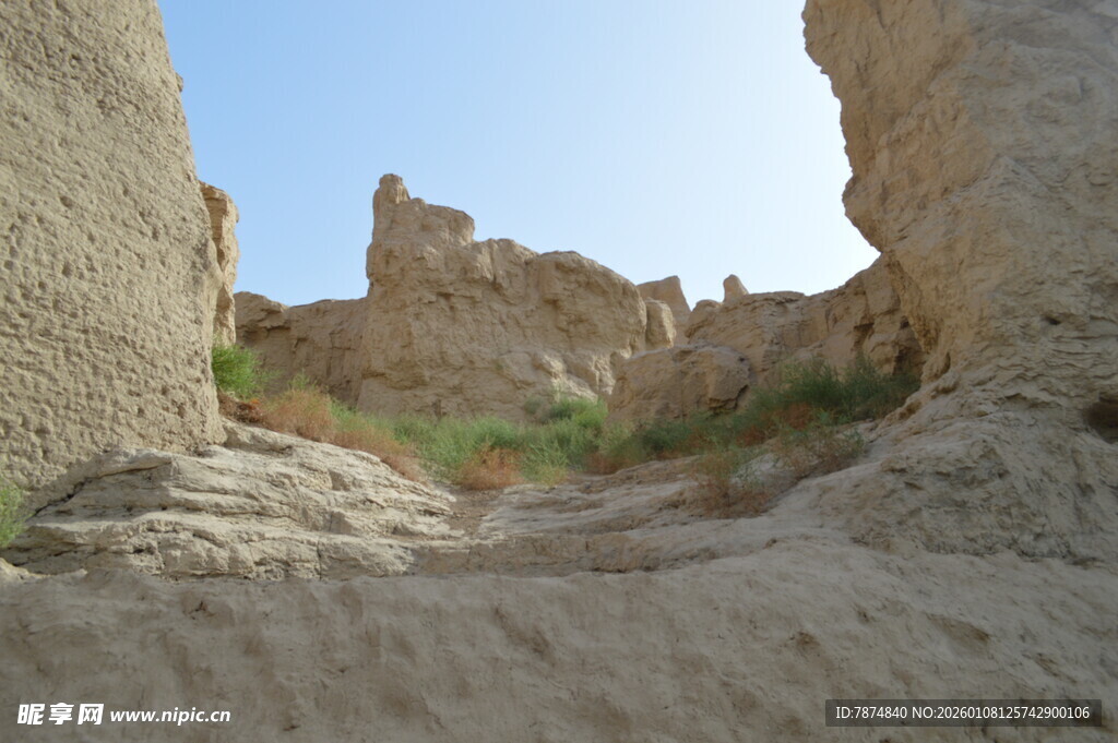 古老土筑遗迹景观