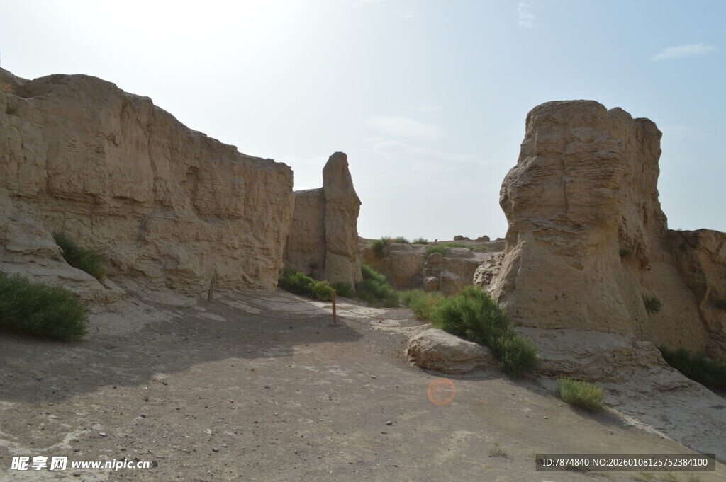 沙漠中的奇特土林景观
