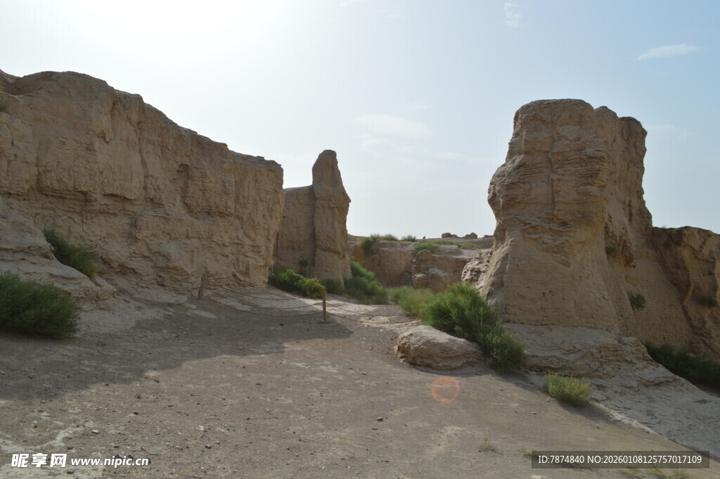 沙漠中的奇特土林景观