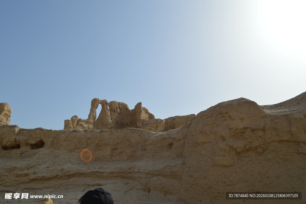 沙漠中的奇特岩石景观