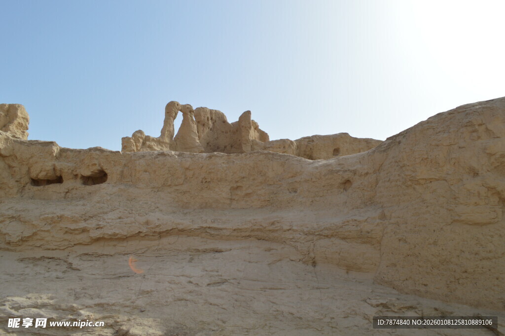 沙漠中的古老遗迹