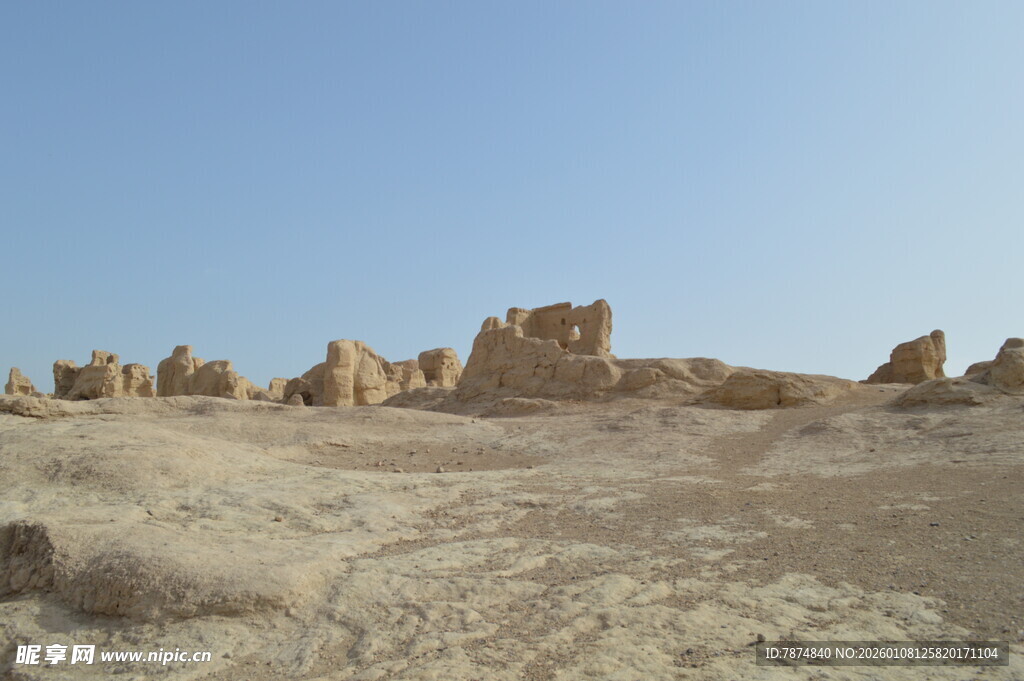 沙漠中的古老遗迹