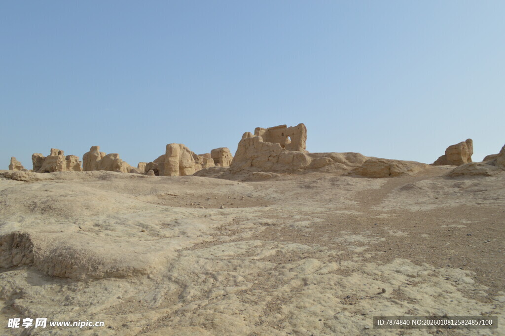 沙漠中的古老遗迹